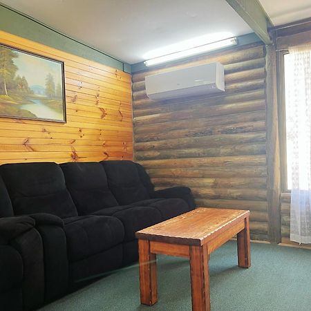 Lakes Entrance Log Cabins Exterior photo